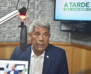 Governador condena falta de ônibus em Salvador e viagem de secretário a Paris