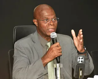 Hamilton Assis lamenta entrega de título a Flávio em Salvador