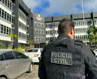 Homem é preso por feminicídio após asfixiar companheira em Salvador