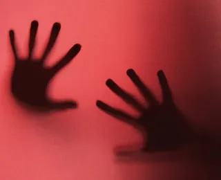 Homem invade casa nu e mata vizinho após tomar suposto chá com maconha