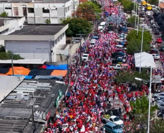 Jerônimo mobiliza milhares de apoiadores em caminhada em Paulo Afonso