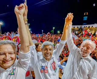 Jerônimo Rodrigues e Rui Costa acompanham Lula durante ato em São Paulo
