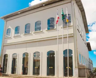 Justiça suspende eleição na Câmara e impõe multa de R$ 5 mil a vereadores