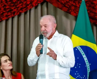 Lula cobra revisão de erros e faz promessa para segundo turno