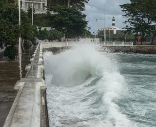 Maré alta: entenda como fenômeno agrava alagamentos em Salvador