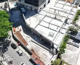 Marquise desaba e atinge trabalhador na cabeça em bairro nobre de Salvador