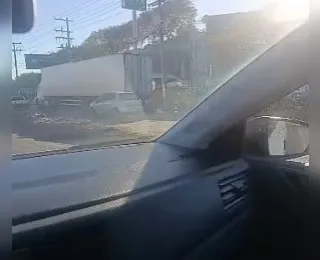 Motociclista morre após colidir com caminhão parado em Salvador