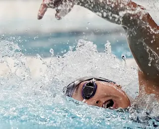 Nadadora brasileira das Olimpíadas bate próprio recorde sul-americano