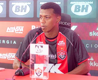 Novo zagueiro do Vitória exalta companheiros: "Craques que via na TV"