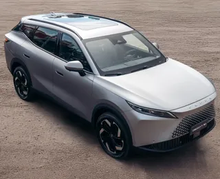 Omoda 7 terá versão híbrida e autonomia de até 1.800 km