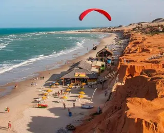 Paraíso do Nordeste vira queridinho dos turistas com praias vermelhas