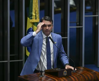 PF aponta Flávio Bolsonaro em offshore ligada a jatinho de Vorcaro