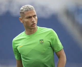 PF deve incluir ilha de Richarlison em inquérito sobre amigo de Flávio