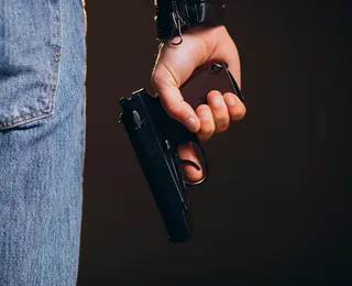 PM de folga atira em homem que atacou o próprio pai com faca