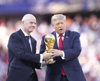Presidente da Fifa é acusado de abuso de poder à frente da entidade