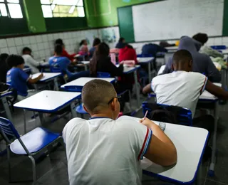 Rede estadual da Bahia convoca estudantes para atualizar cadastro escolar