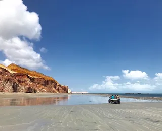 Refúgio intocável no Nordeste tem praias com falésias que encantam turistas