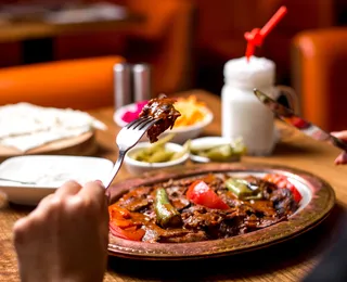 Restaurante famoso é investigado por vender prato com carne suspeita