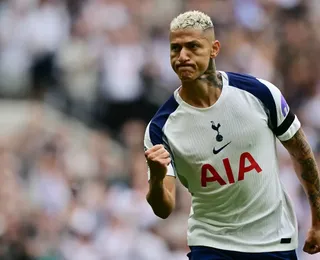 Richarlison tem vitória na Justiça em caso envolvendo Flávio Bolsonaro