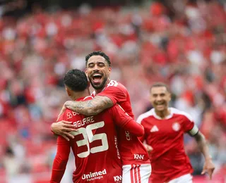 Rival do Vitória vence com gols de ex-Bahia e deixa o Z-4 da Série A
