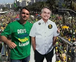 Se eleito, Flávio Bolsonaro pode subir a rampa do Planalto com o pai?