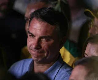 Suposto voo que transportaria Flávio Bolsonaro para os EUA foi cancelado