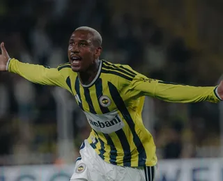 Talisca desabafa com post enigmático em clima problemático na Turquia