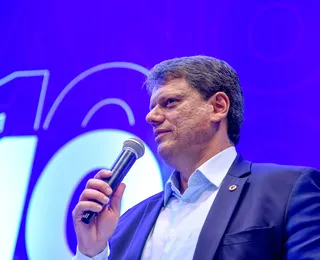 Tarcísio reconhece vitória de Lula, prega "unidade da direita" e manda recado a Flávio