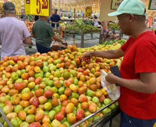 Tomate 156% mais caro em Salvador: veja o porquê e quanto pesa no bolso