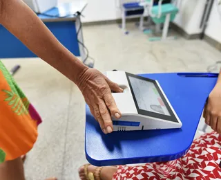 Votação tem troca de 81 urnas e 21 detidos na Bahia