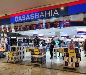 Após fechamento em massa, Casas Bahia vende geladeira por menos de R$ 600