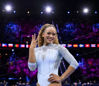 Após pausa, Rebeca Andrade conquista tricampeonato mundial; veja notas