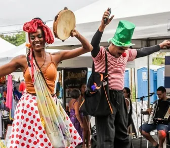 Casa da Música recebe feira, capoeira e shows gratuitos em Itapuã