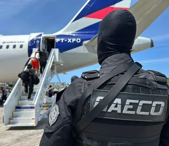 Cinco líderes de facções são transferidos da Bahia para presídios federais