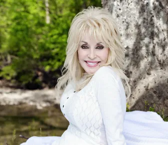Dolly Parton ganha nova estrela na Calçada da Fama após vandalismo