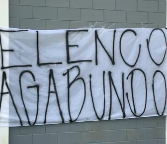 Em crise, próximo adversário do Vitória sofre com protestos da torcida