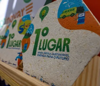 Estudantes que venceram EcoInovar 2025 produzem troféu da nova edição