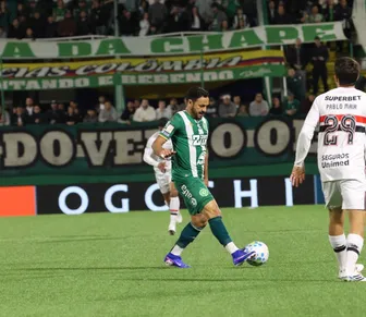 Ex-Bahia e Vitória marca em jogo que homenageia vítimas da Chapecoense