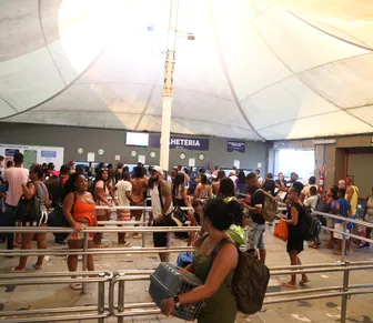 Feriadão começa com espera de 4 horas no ferry e previsão de 588 mil veículos nas estradas