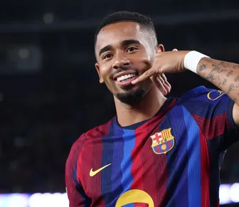 Gabriel Jesus marca gol e supera craque brasileiro na Champions League