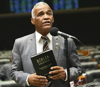 Isidório ironiza fuga de Flávio e diz esperar que EUA tenham CAPS