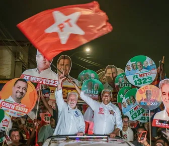 Jerônimo mostra força no interior com caminhada em Feira de Santana