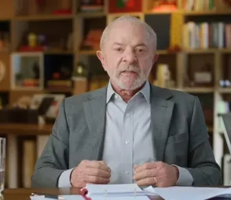 Lula defende bispos de ataques de Flávio em último programa eleitoral