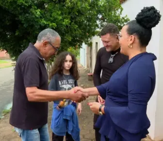 Motorista encontra R$ 19 mil no meio da rua e devolve tudo aos donos