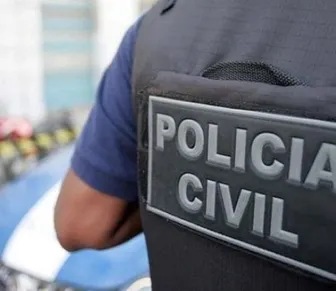 Mulher relata ter sido arrastada por carro de ex-companheiro após briga