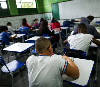 Rede estadual da Bahia convoca estudantes para atualizar cadastro escolar