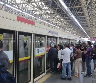 Suspeita de bomba fecha estação de metrô e mobiliza policiais