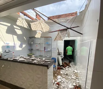 Temporal causa desabamento e rastro de estragos em hospital na Bahia