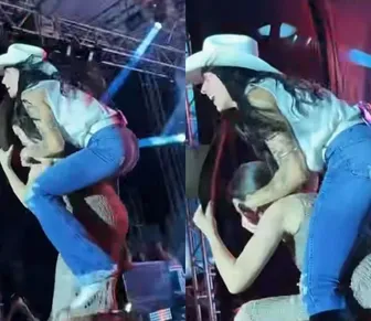 VÍDEO: Ana Castela monta em prefeita e a derruba no palco durante show