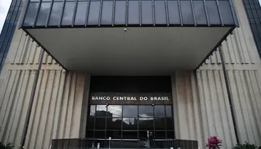 Banco Central prepara mudanças que podem afetar quem usa cartão de crédito